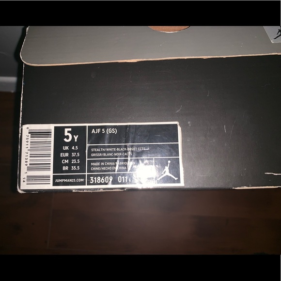 Boys Jordan’s - Picture 2 of 3